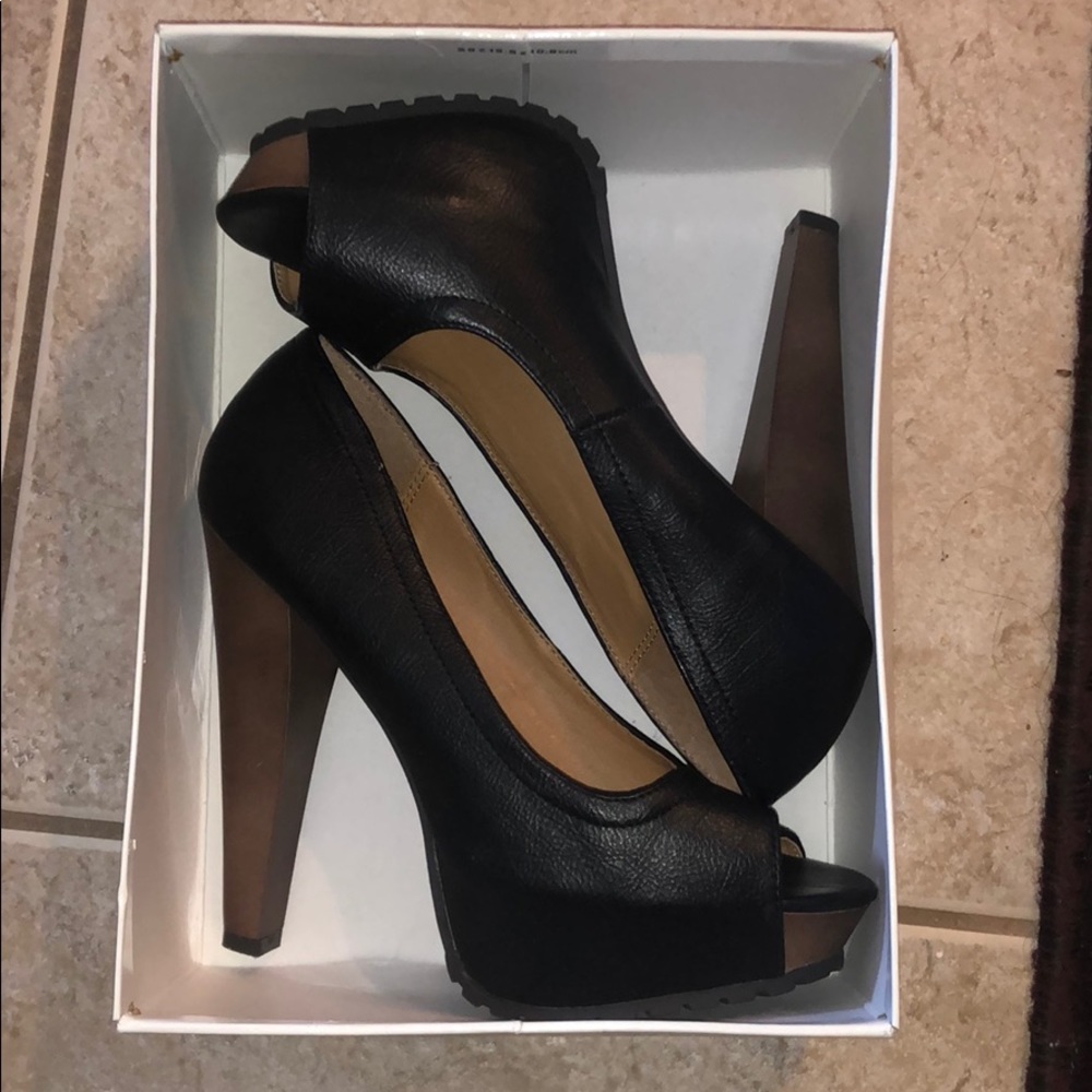 Brand new leather heels